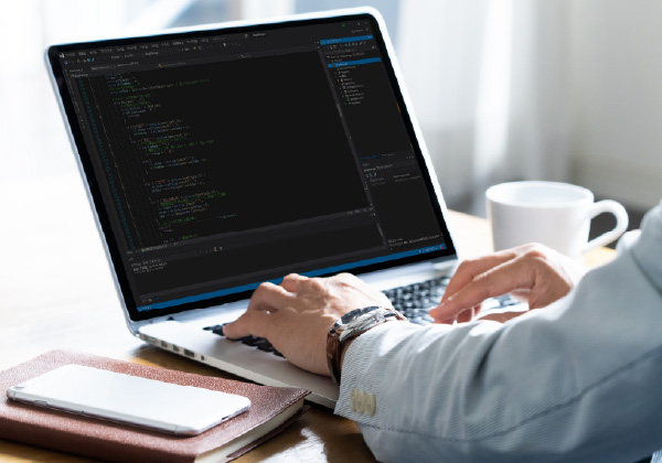 ノートパソコンのイメージ写真