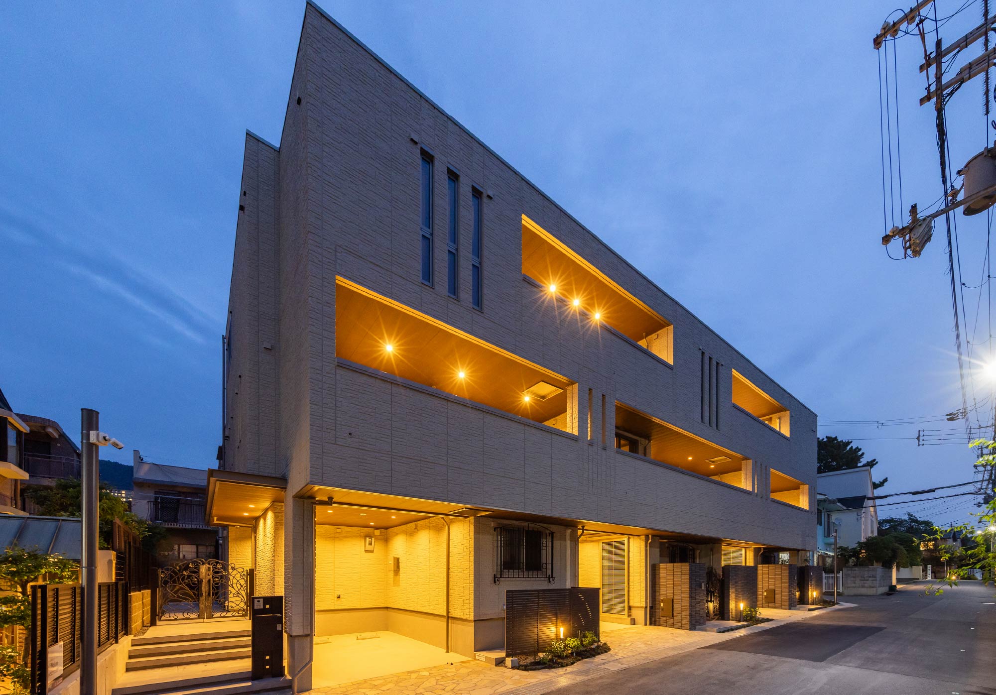 メゾン御影郡家之杜の夜景外観写真