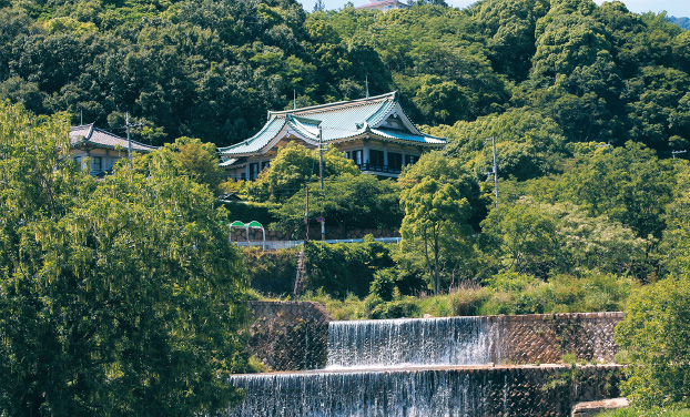 住吉川と白鶴美術館の写真