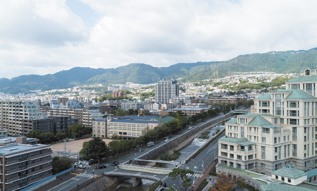 住吉川と六甲山の写真