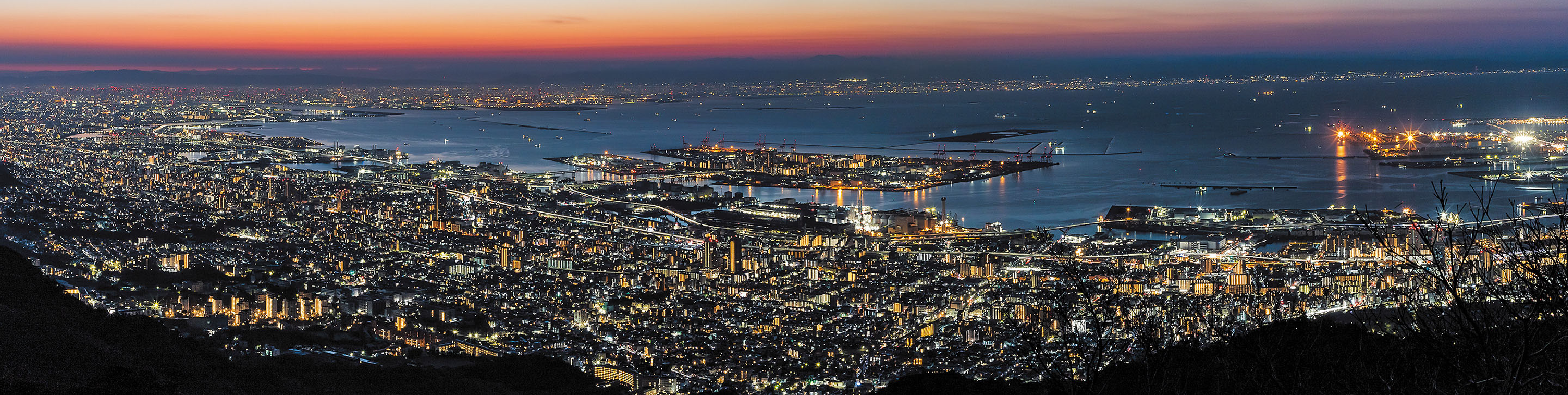 六甲山から望む神戸港の夜景